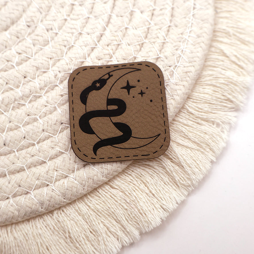 Celestial Moon Snake - Kunstleder Patch zum Aufbügeln